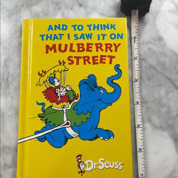 And to think that I saw it on mulberry street Dr. Seuss UK edition 2010 - Picture 4 of 7